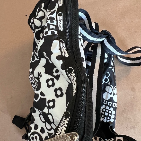 Lesportsac Black White Floral Drawstring Flap Snap Buckle Closure Medium Size - Picture 5 of 8